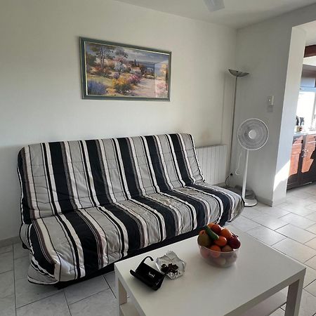 Joli Studio Tres Clair A Proximite Mer Pour 3 Personnes La Londe-les-Maures Exterior foto
