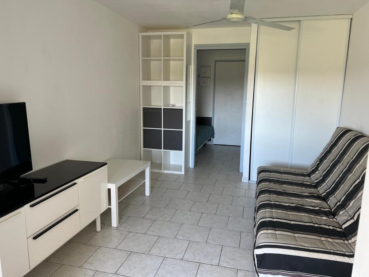 Joli Studio Tres Clair A Proximite Mer Pour 3 Personnes La Londe-les-Maures Exterior foto