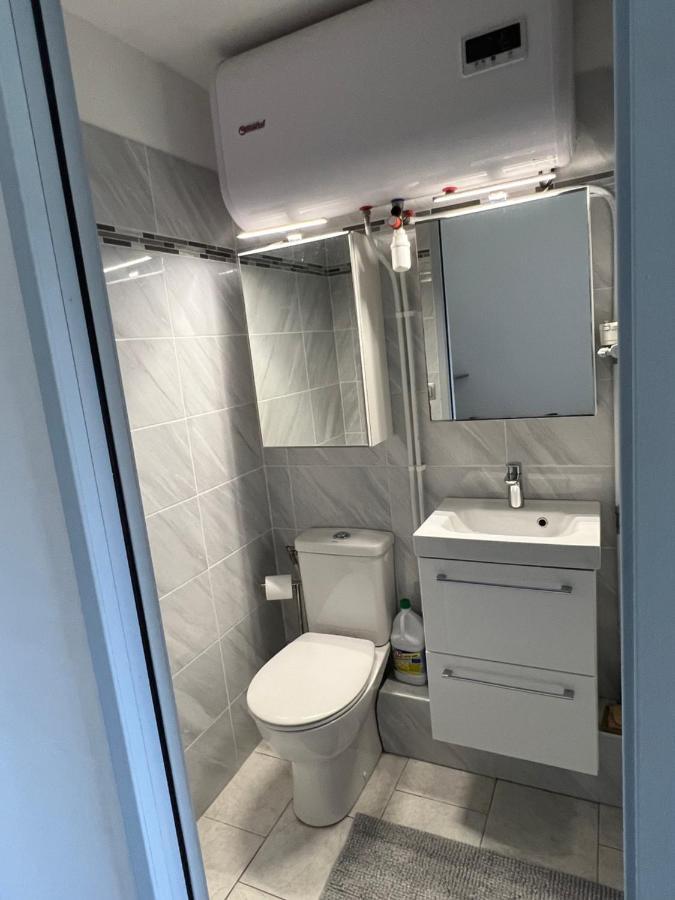 Joli Studio Tres Clair A Proximite Mer Pour 3 Personnes La Londe-les-Maures Exterior foto