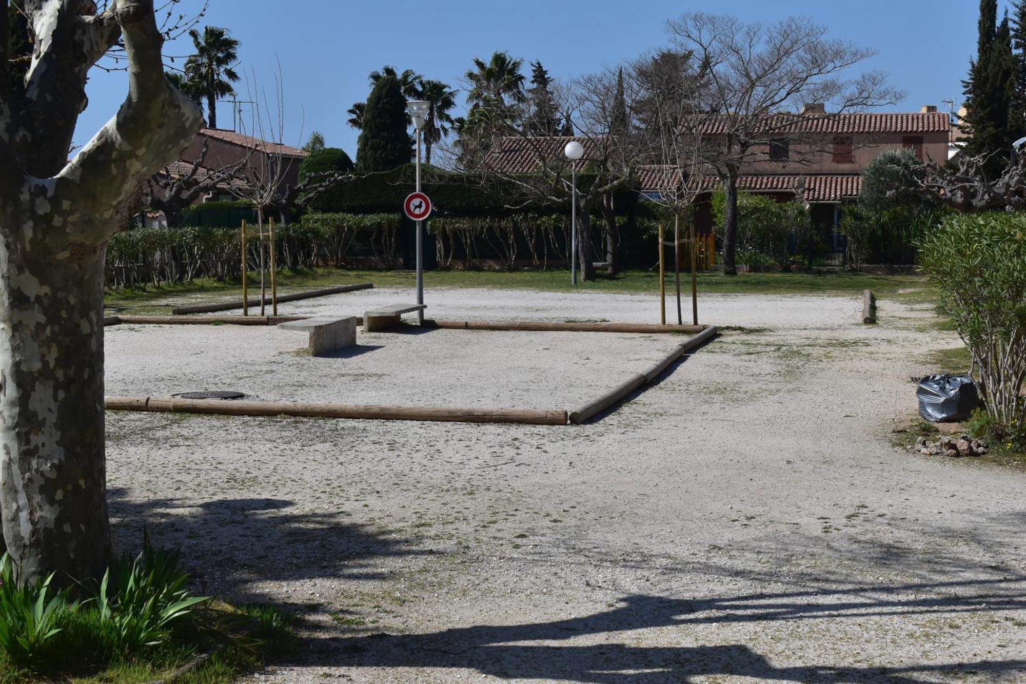 Joli Studio Tres Clair A Proximite Mer Pour 3 Personnes La Londe-les-Maures Exterior foto